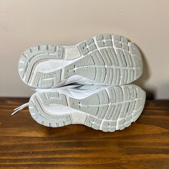 Brooks Womens White Adrenaline GTS 21 Athletic Running Shoes US 7.5 D WIDE - Picture 6 of 6